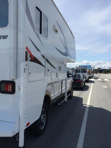 Camper in Warteschlange für die Fähre nach Vancouver Island