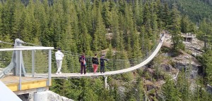 Hängebrücke an der Summit Lodge der Sea to Sky Gondola