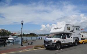 Truck Camper im Hafen von Victoria